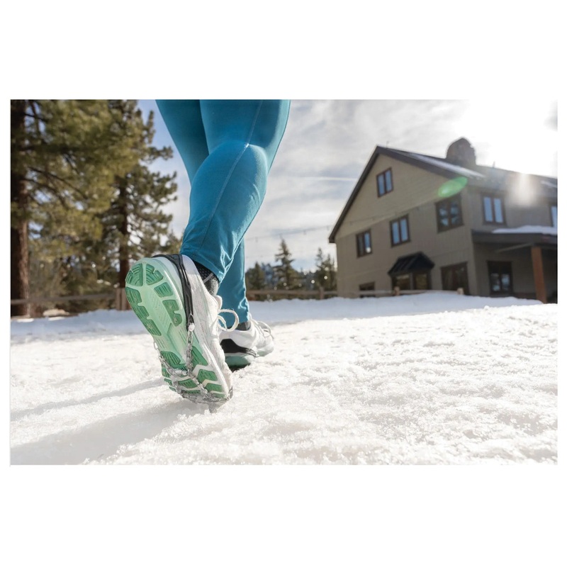 Yaktrax Diamond Grip Medium – Enhanced Traction for Outdoor Adventures