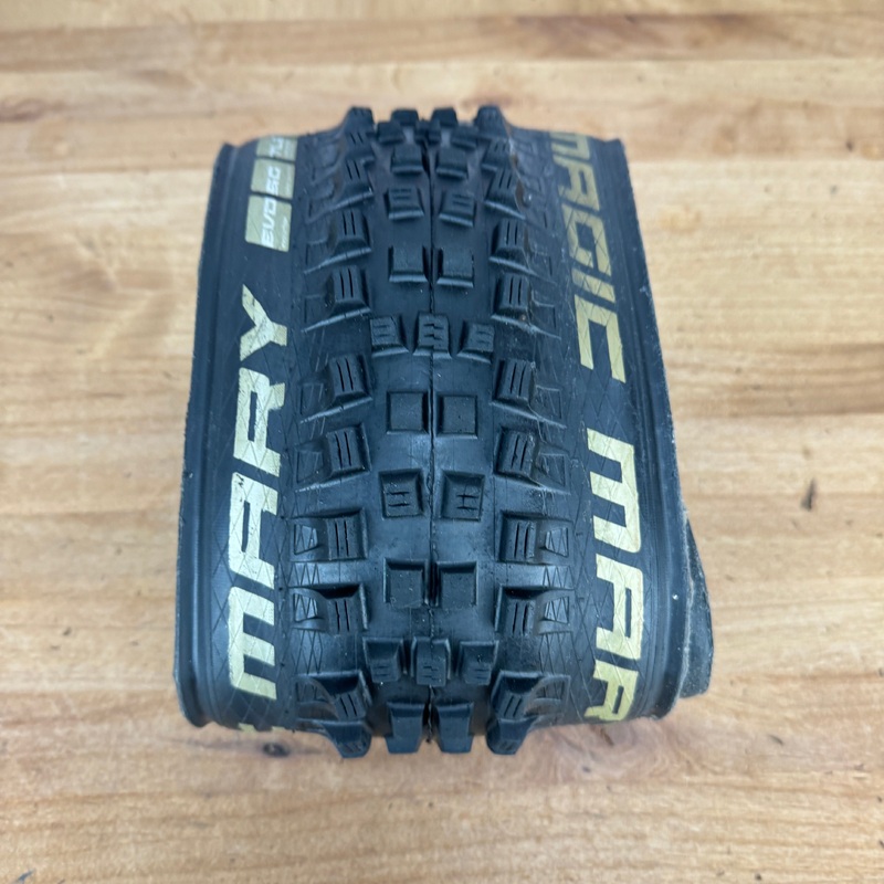 Light Use! Schwalbe Magic Mary 27.5″ x 2.35″ Mountain Bike Tubeless Tire
